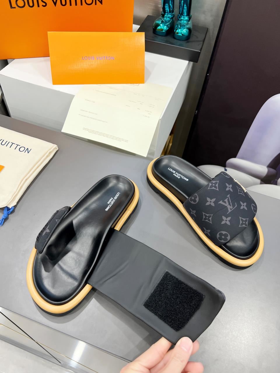 Louis Vuitton Slippers